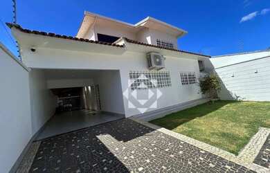 Imagem: A casa possui 5 Dormitórios, 5 Banheiros, 3 Vagas na garagem