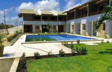 Imagem: A casa possui 3 Dormitórios, 2 Banheiros, 1 Vaga na garagem