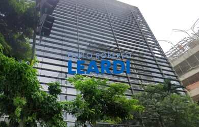 Imagem: O depósito possui 5 Vagas na garagem, 1.747m² de Área e