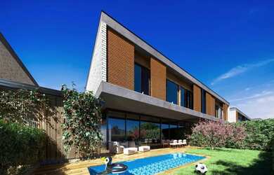 Imagem: A casa em condomínio possui 4 Dormitórios, 5 Banheiros, 2