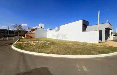 Imagem: O terreno possui 247m² de Área e está localizado em Água