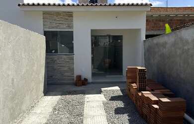 Imagem: A casa possui 2 Dormitórios, 1 Banheiro, 1 Vaga na garagem