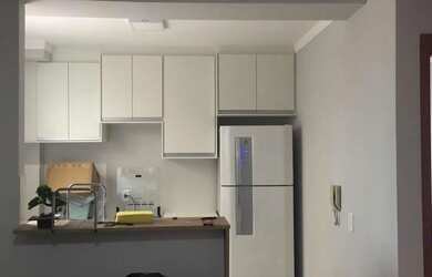 Imagem: O apartamento possui 2 Dormitórios, 1 Banheiro, 1 Vaga na garagem