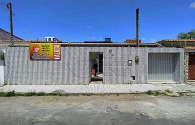 Imagem: A casa possui 3 Dormitórios, 3 Banheiros, 2 Vagas na garagem