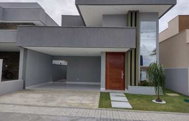 Imagem: A casa possui 3 Dormitórios, 2 Banheiros, 4 Vagas na garagem