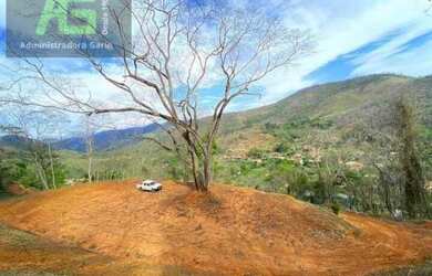Imagem: O terreno e está localizado em Pedro do Rio, Petrópolis à