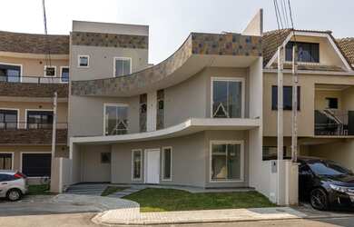 Imagem: A casa em condomínio possui 4 Dormitórios, 3 Banheiros, 4