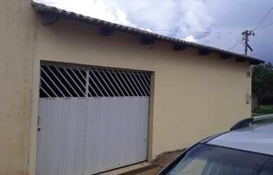 Imagem: A casa possui 2 Dormitórios, 1 Banheiro, 4 Vagas na garagem