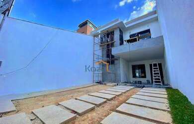 Imagem: A casa possui 3 Dormitórios, 3 Banheiros, 4 Vagas na garagem