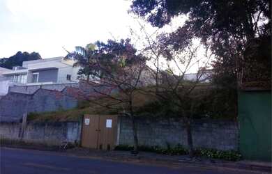 Imagem: O terreno possui 600m² de Área e está localizado em Vila