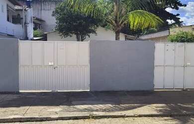 Imagem: A casa possui 2 Dormitórios, 1 Banheiro, 4 Vagas na garagem