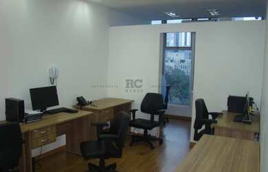 Imagem: O depósito possui 2 Vagas na garagem e 87m² de Área e está