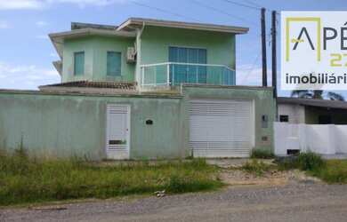 Imagem: A casa possui 4 Dormitórios, 4 Banheiros, 2 Vagas na garagem