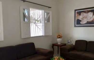 Imagem: A casa possui 3 Dormitórios, 2 Banheiros, 3 Vagas na garagem