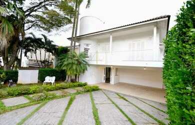 Imagem: A casa em condomínio possui 4 Dormitórios, 5 Banheiros, 4