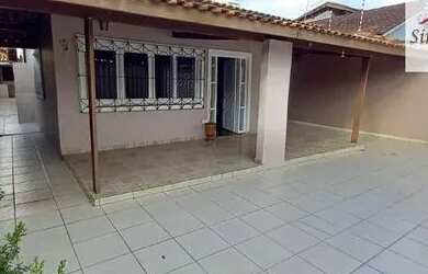 Imagem: A casa possui 4 Dormitórios, 3 Banheiros, 2 Vagas na garagem