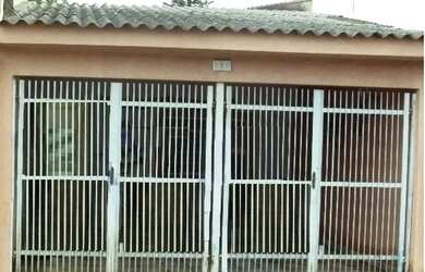 Imagem: A casa possui 2 Dormitórios, 1 Banheiro, 2 Vagas na garagem