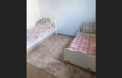 Imagem: A casa possui 2 Dormitórios, 2 Banheiros, 2 Vagas na garagem