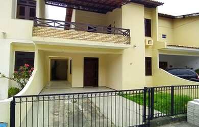 Imagem 1: Casa em Condominio com 220m² por R$ 1500,00 370,00 de condomínio. Messejana/...