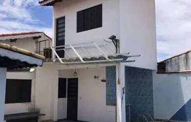 Imagem: A casa possui 2 Dormitórios, 2 Banheiros, 4 Vagas na garagem