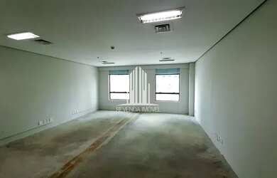 Imagem: O depósito possui 1 Vaga na garagem, 42m² de Área e está