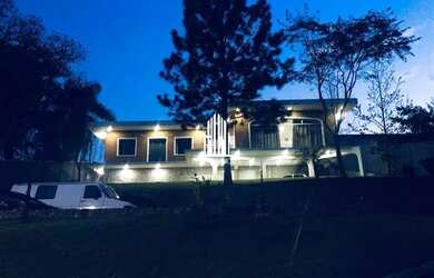 Imagem: A casa em condomínio possui 3 Dormitórios, 4 Banheiros, 5