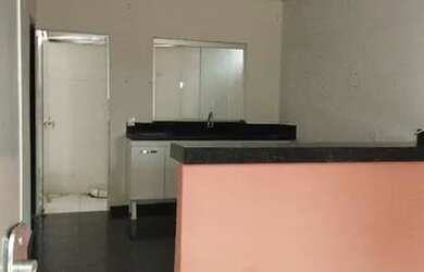 Imagem: A casa possui 2 Dormitórios, 1 Banheiro e está localizado