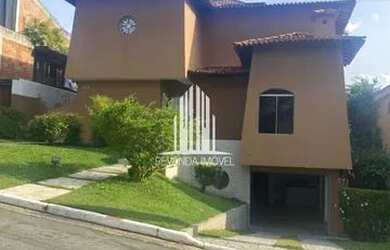 Imagem: A casa em condomínio possui 4 Dormitórios, 4 Banheiros, 4
