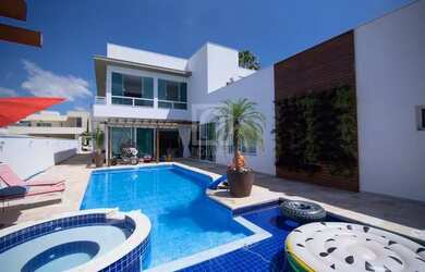 Imagem: A casa em condomínio possui 5 Dormitórios, 5 Banheiros, 5