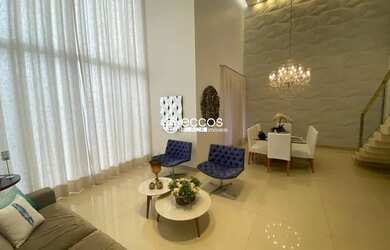 Imagem: A casa em condomínio possui 5 Dormitórios, 5 Banheiros, 4