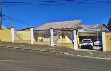 Imagem: A casa possui 2 Dormitórios, 3 Banheiros, 2 Vagas na garagem