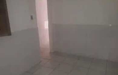 Imagem: A casa possui 1 Dormitório, 1 Banheiro e está localizado