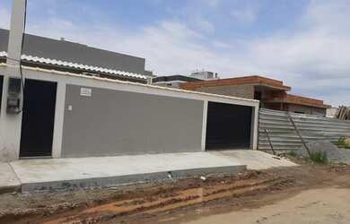 Imagem: A casa possui 2 Dormitórios, 1 Banheiro, 1 Vaga na garagem