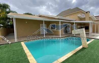 Imagem: A casa em condomínio possui 4 Dormitórios, 5 Banheiros, 2