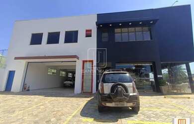 Imagem: O depósito possui 5 Vagas na garagem, 425m² de Área e está