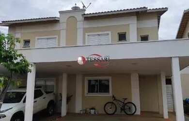 Imagem: A casa em condomínio possui 3 Dormitórios, 3 Banheiros, 2