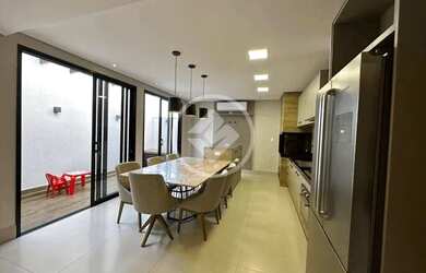 Imagem: A casa em condomínio possui 2 Dormitórios, 1 Banheiro, 2 Vagas