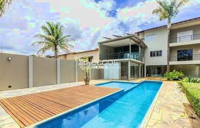 Imagem: A casa possui 3 Dormitórios, 5 Banheiros, 5 Vagas na garagem