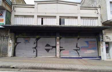 Imagem: O depósito possui 3 Vagas na garagem, 359m² de Área e está