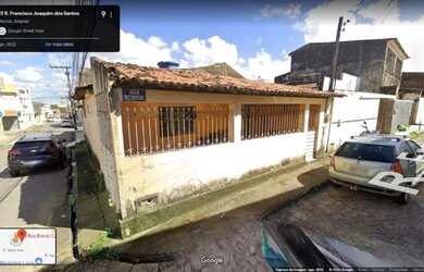 Imagem: A casa possui 2 Dormitórios, 2 Banheiros, 1 Vaga na garagem