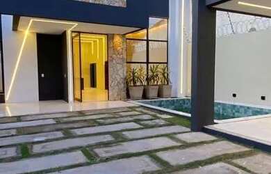 Imagem: A casa possui 3 Dormitórios, 2 Banheiros, 2 Vagas na garagem