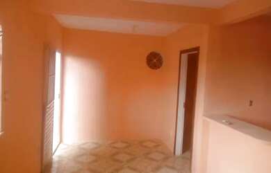 Imagem: A casa possui 2 Dormitórios e 1 Banheiro e está localizado