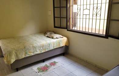 Imagem: A casa possui 1 Dormitório, 1 Vaga na garagem e está localizado