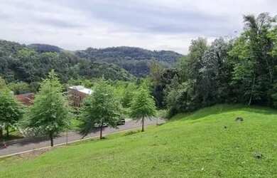 Imagem: O terreno possui 1.167m² de Área e está localizado em Gramado
