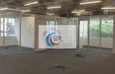 Imagem: O depósito possui 5 Vagas na garagem e 208m² de Área e está