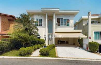 Imagem: A casa em condomínio possui 4 Dormitórios, 5 Banheiros, 4