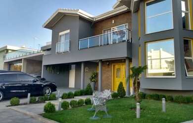 Imagem: A casa em condomínio possui 4 Dormitórios, 5 Banheiros, 5