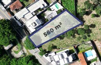 Imagem: O terreno possui 580m² de Área, Imóvel novo e está localizado