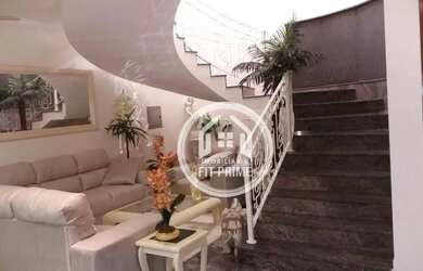 Imagem: A casa em condomínio possui 4 Dormitórios, 5 Banheiros, 4