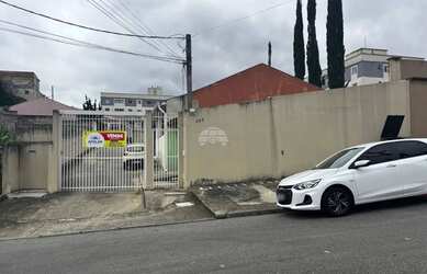 Imagem: A casa possui 3 Dormitórios, 1 Banheiro, 1 Vaga na garagem